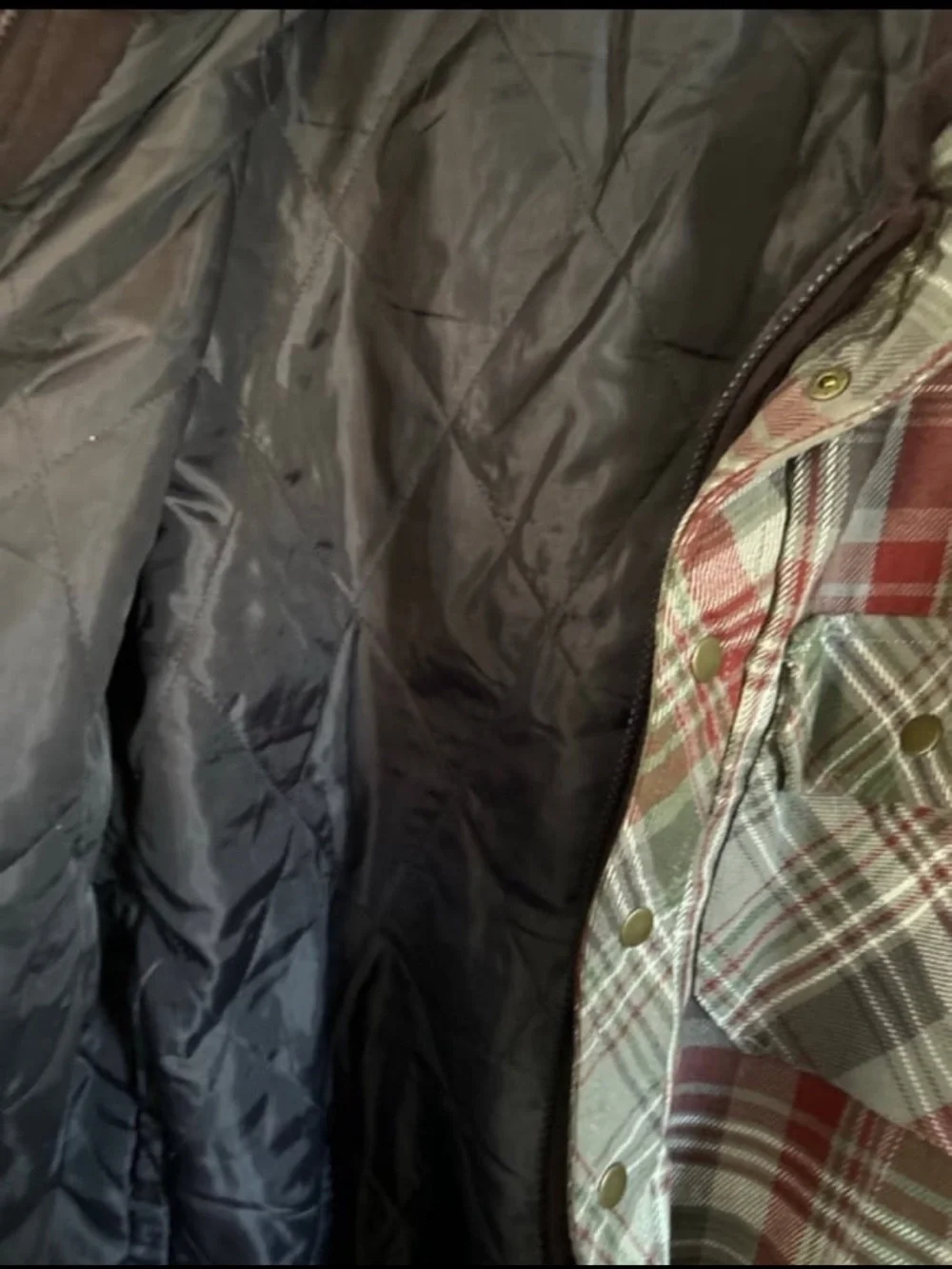 Men's Hooded Flannel Jacket with Quilted Lining and Four Pockets. Size Medium